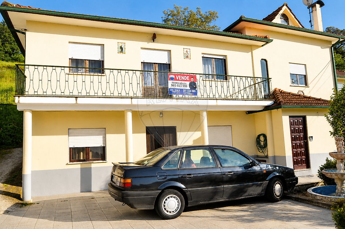 Apartamento T7 à venda em Paredes de Coura