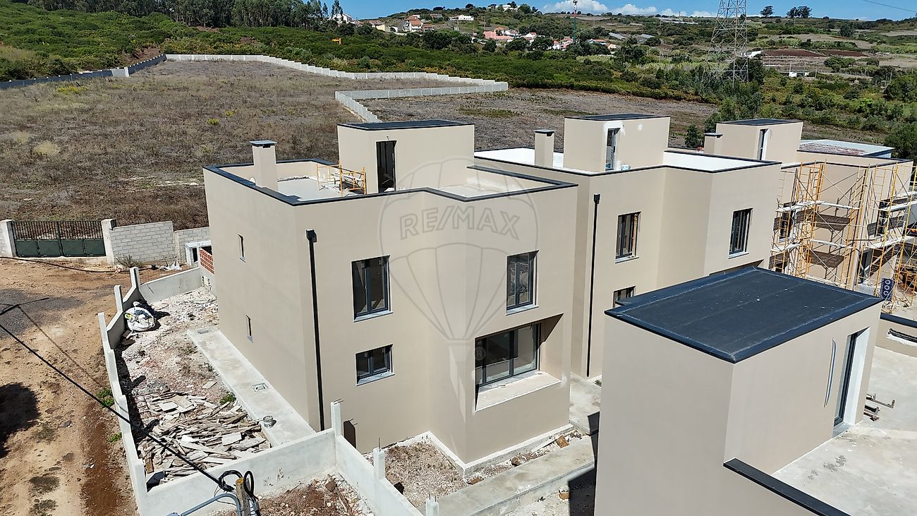 Moradia T4 à venda em Loures