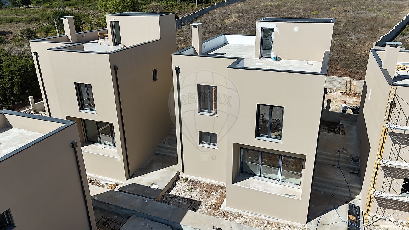 Moradia T4 à venda em Loures