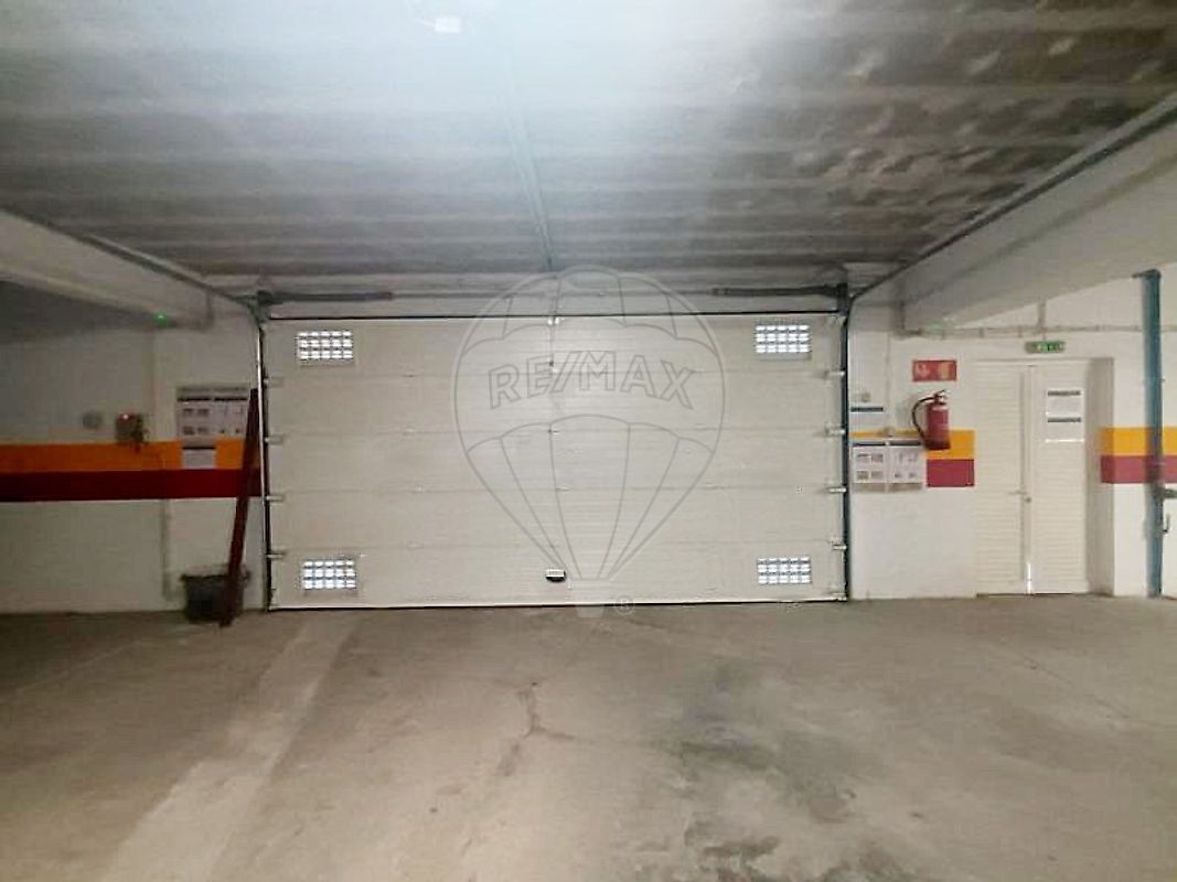 Garagem - Amoreira, Óbidos, Leiria