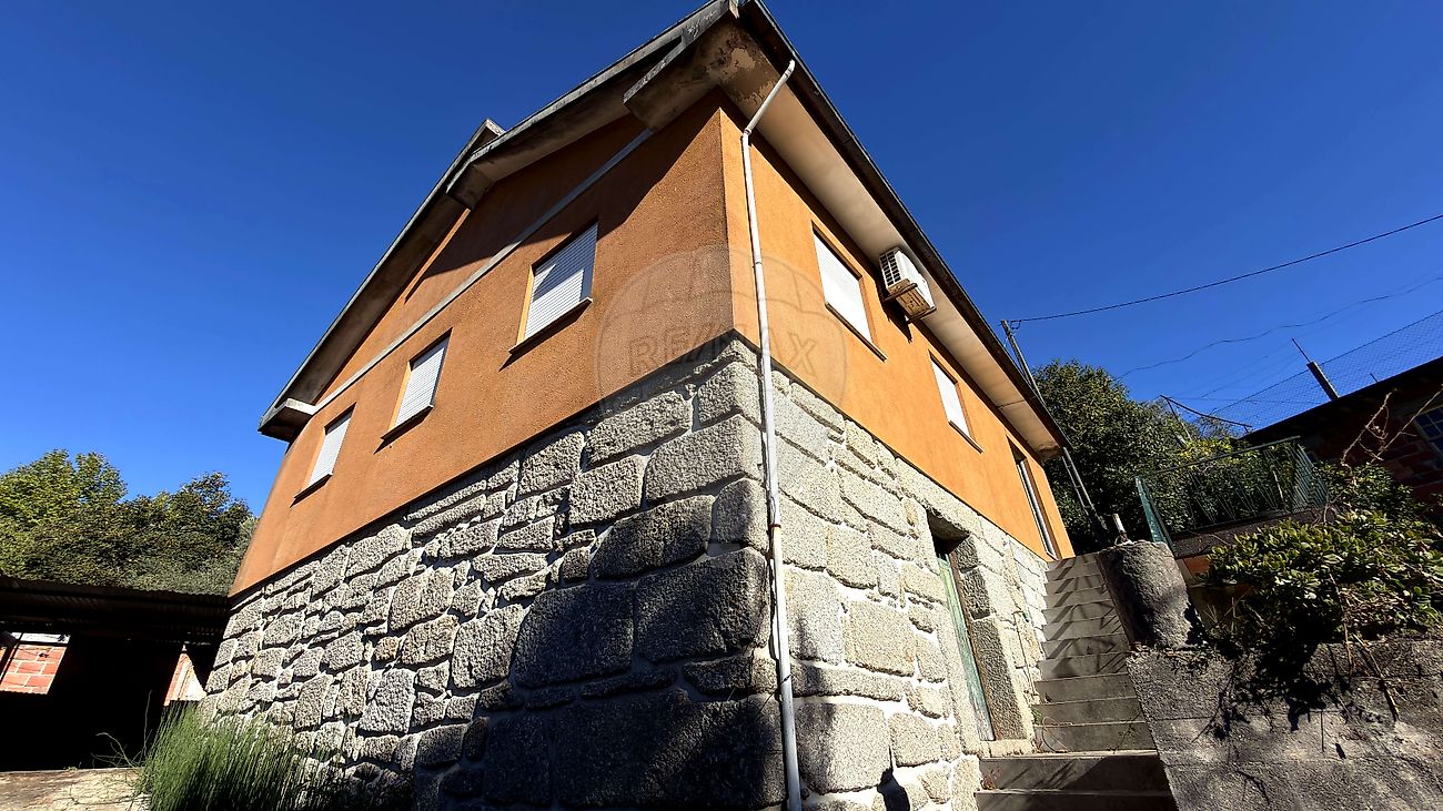 Moradia T4 à venda em Amares