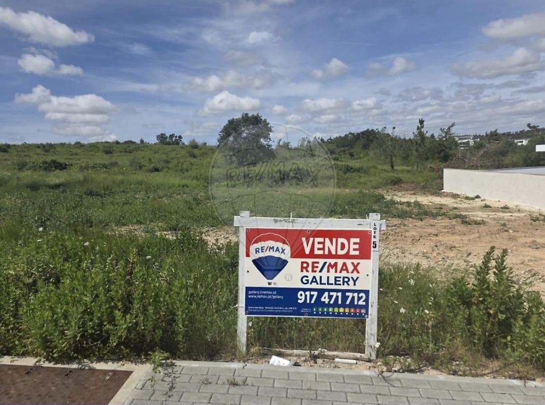 Terreno à venda em Leiria