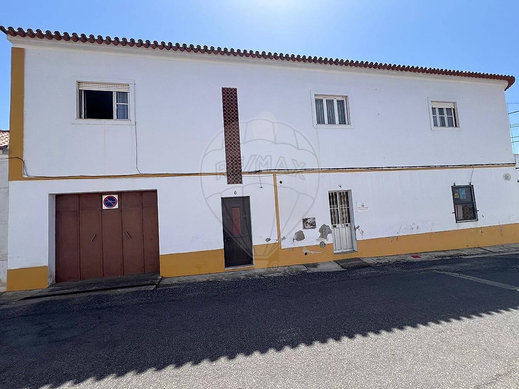 Apartamento T4 à venda em Viana do Alentejo