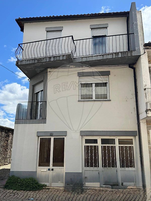 Moradia - Izeda, Calvelhe e Paradinha Nova, Bragança, Bragança