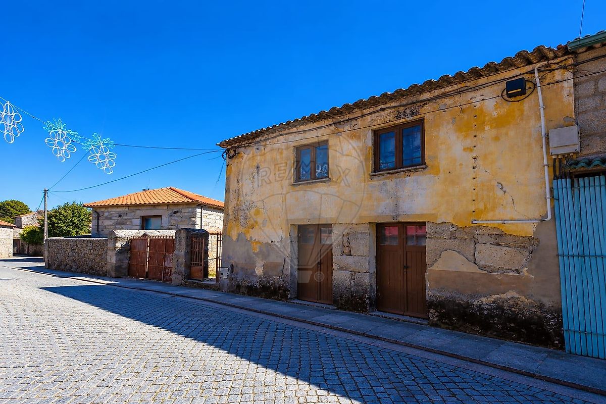 Apartamento T4 à venda em Carrazeda de Ansiães