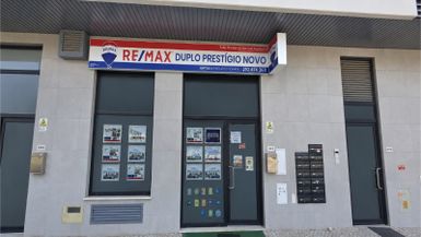 Foto de RE/MAX Duplo Prestígio Novo — agência imobiliária